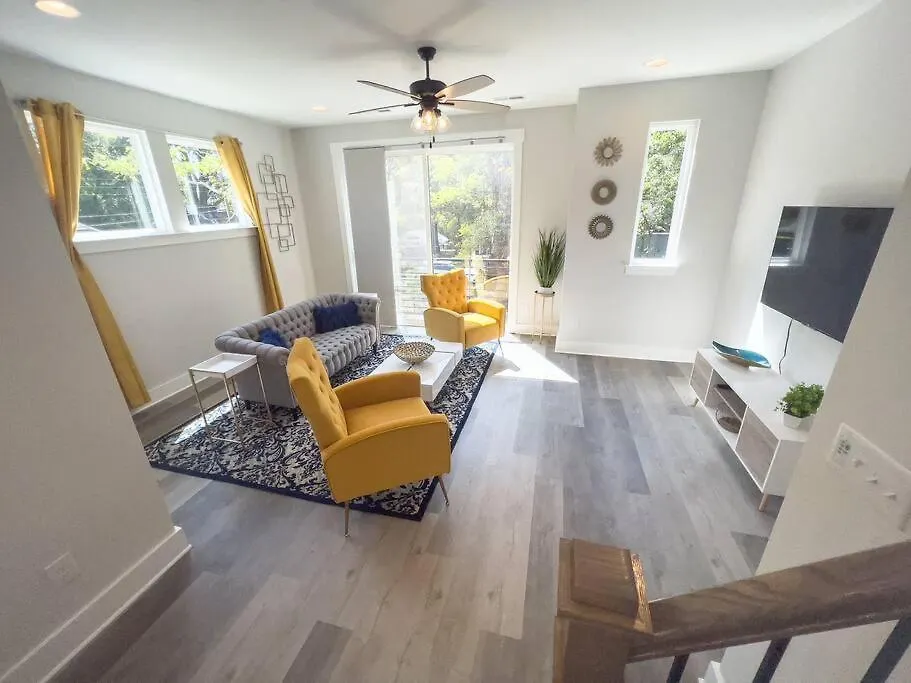 4 Story Queen City Retreat! New! Walk To Downtown! Charlotte Apartment