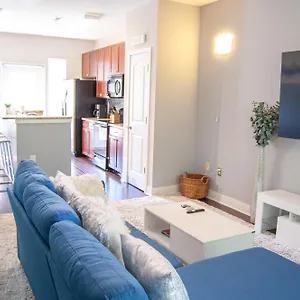  Holiday home Modern Townhouse - 1 Min To Uptown Clt - Walk To Restaurants