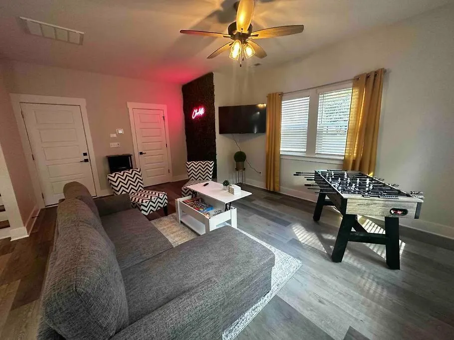 Apartment 4 Story Queen City Retreat! New! Walk To Downtown! Charlotte
