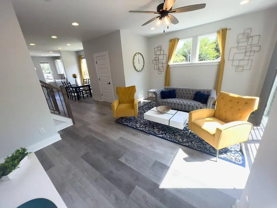 4 Story Queen City Retreat! New! Walk To Downtown! Charlotte Apartment